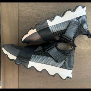 sorel kinetic sneaker